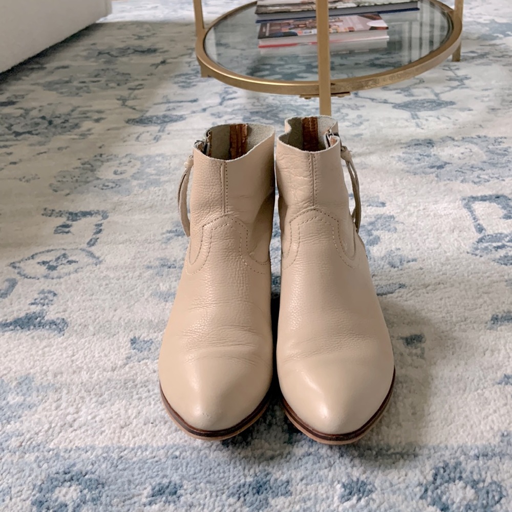 Frye & Co. White/Ecru Western Booties